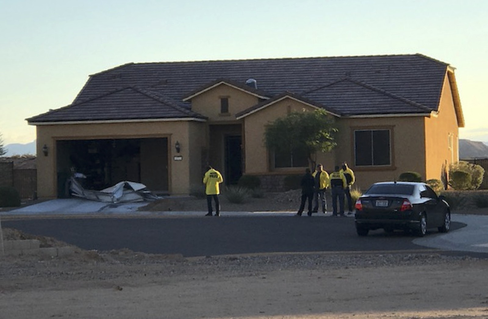 Polícia investiga casa do atirador de Las Vegas Stephen Paddock em Mesquite, Nevada (Foto: Mesquite Police via AP)