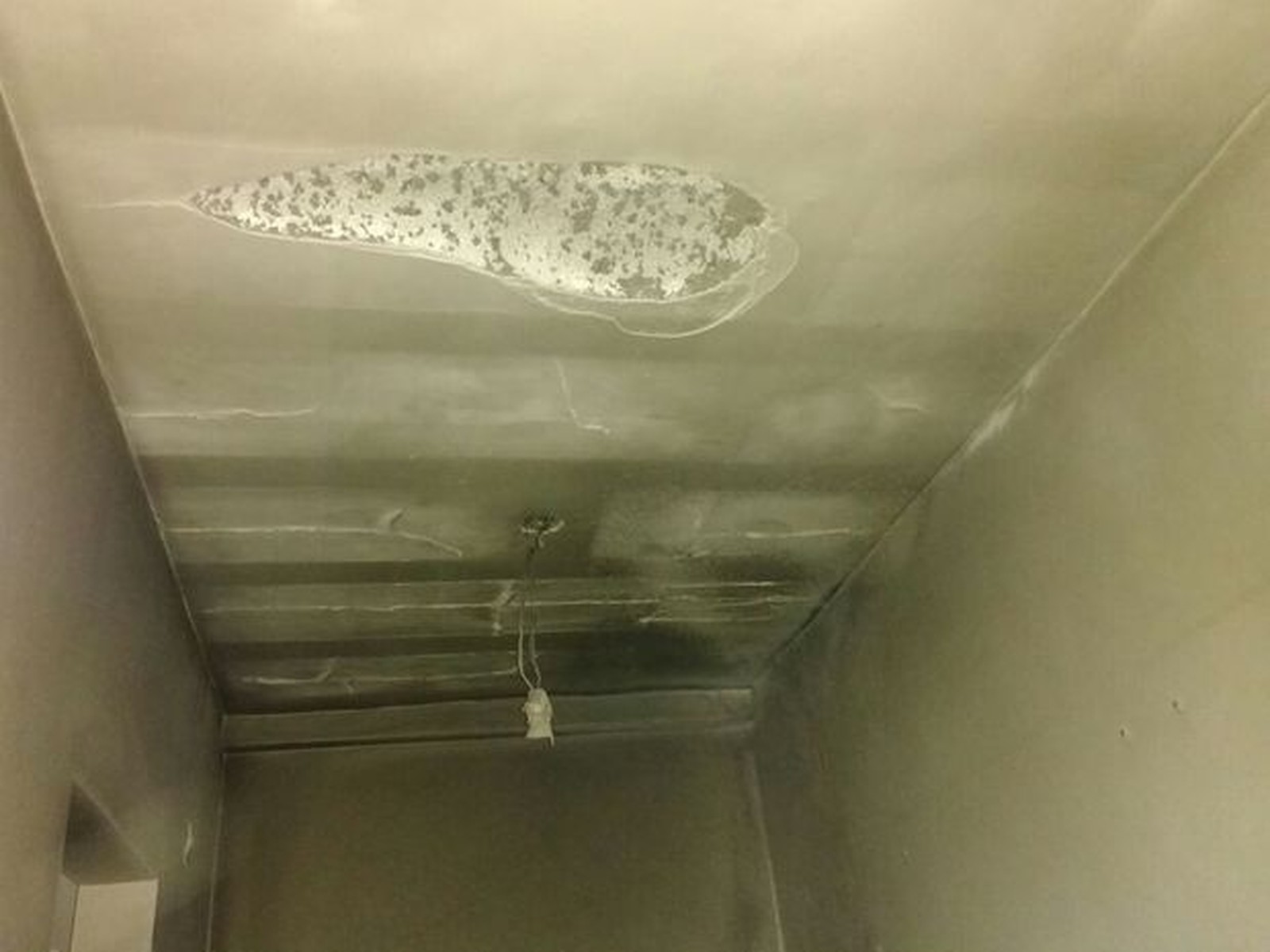 Segundo os bombeiros, o incêndio começou após vazamento de gás (Foto: CBM, Divulgação)