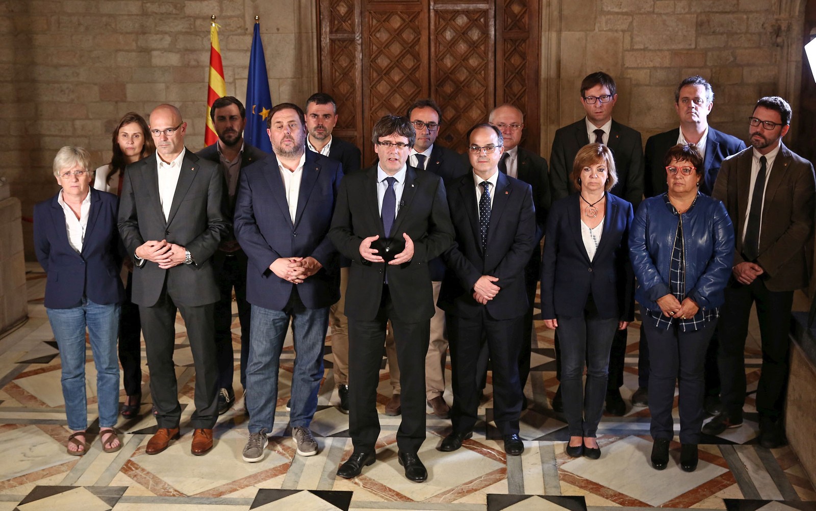 O presidente da Catalunha, Carles Puigdemont, durante pronunciamento após o final do referendo de domingo (1º) (Foto: Handout/Generalitat de Catalunya/AFP)