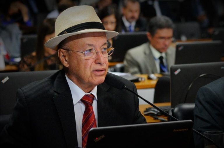 Valadares: “crise institucional não justifica um golpe, mas exige uma Constituinte”