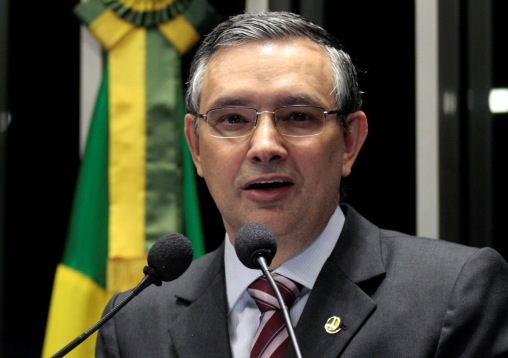 Eduardo Amorim diz que disputará o Governo, e sem dissidência no grupo