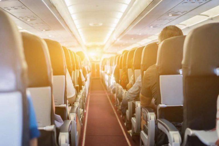 Quão perigoso é o ar que respiramos em aviões?