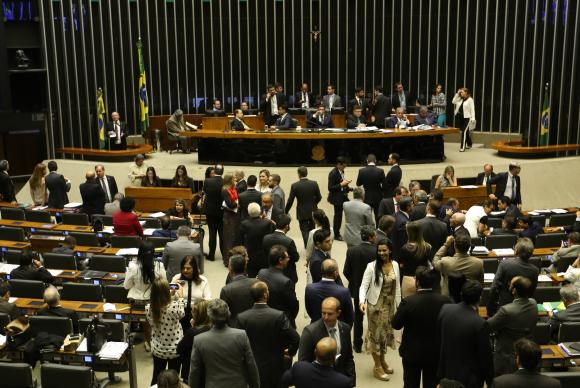 Câmara aprova em 2º turno PEC sobre cláusula de desempenho e fim de coligações