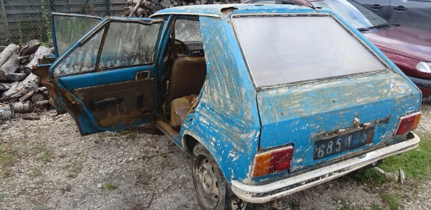 Seca revela carro roubado em 1979 no meio de lagoa na França
