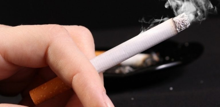 Fumar muda células pulmonares, preparando-as para desenvolver câncer