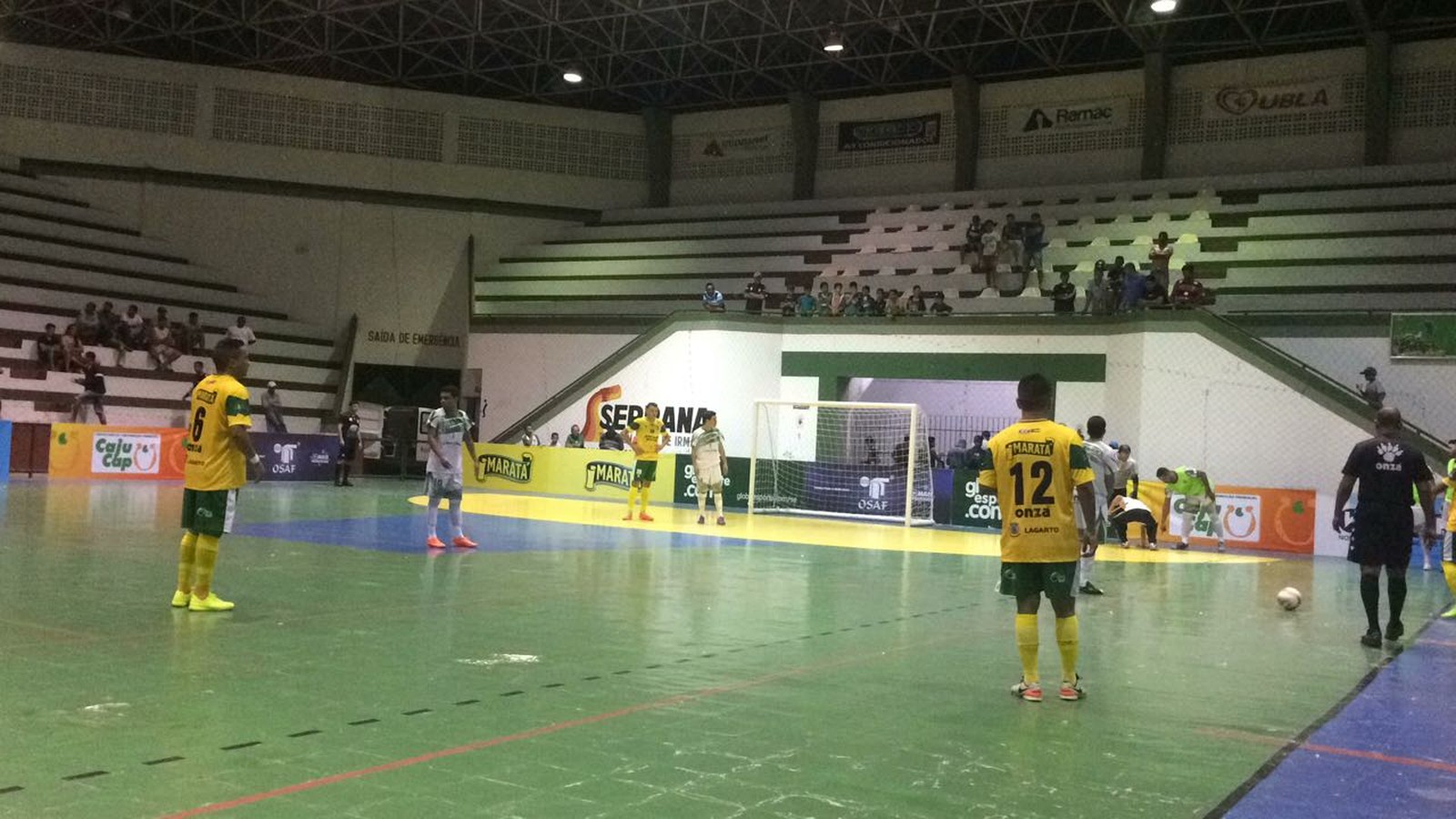 Com dois gols de Lenísio, Lagarto goleia Riachão do Dantas pela Copa TV Sergipe de Futsal (Foto: Guilherme Fraga / TV Sergipe)