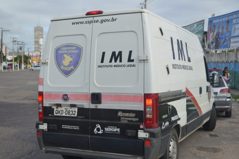 IML recolhe corpos de vítimas de homicídio em Lagarto