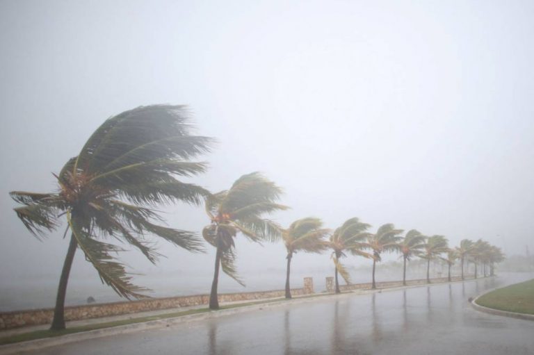 Furacão Irma chega a Cuba com ventos de até 260km por hora
