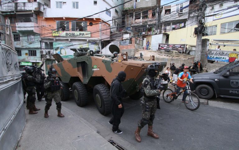 Rocinha está ‘pacificada’, diz ministro; secretário fala em ação por tempo indeterminado