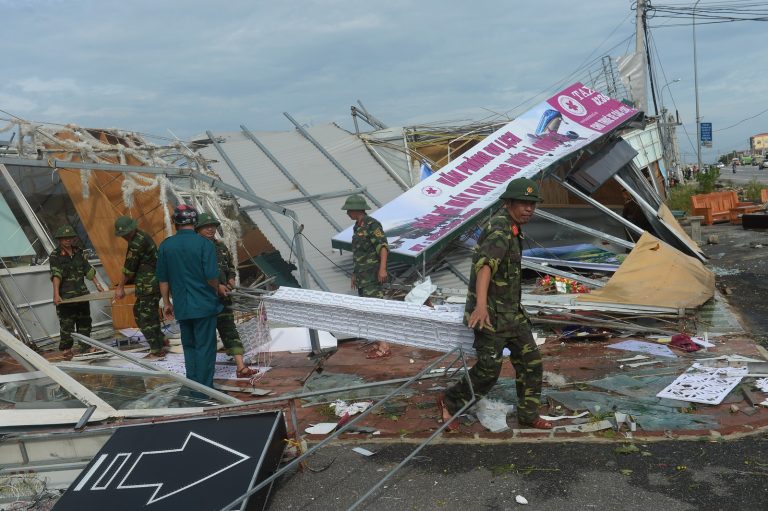 Tufão Doksuri deixa mortos e milhares de casas danificadas no Vietnã