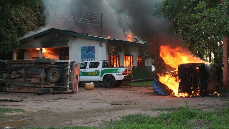 Prédios do Ibama e ICMBio em Humaitá são incendiados após operação no AM