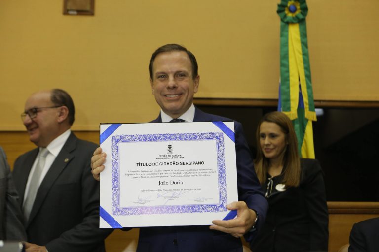 Prefeito João Dória recebe titulo de cidadania sergipana
