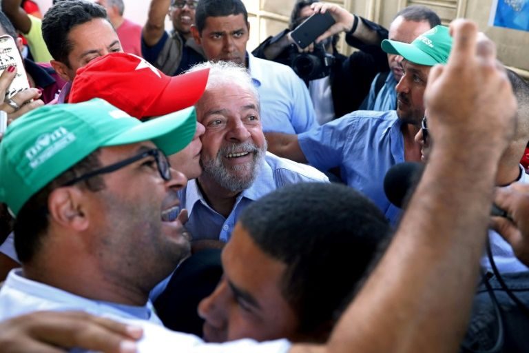 Lula inicia nova caravana em meio a dúvidas sobre futuro político