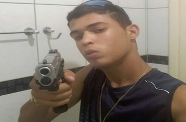 Jovem exibia armas em redes sociais (Foto: SSP/SE)