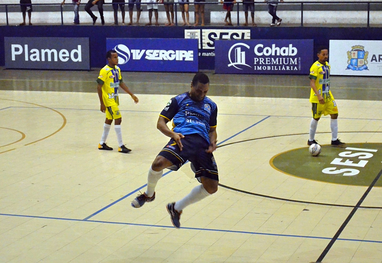 Com artilheiro Mardney, Aracaju tem o melhor aproveitamento na primeira fase da Copa TV Sergipe de Futsal (Foto: João Áquila)