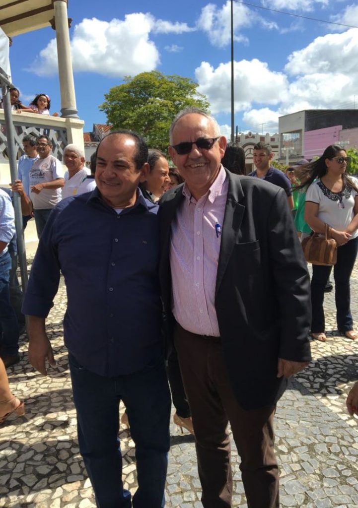 Com o amigo e homônimo, José Valmir Monteiro, prefeito de Lagarto