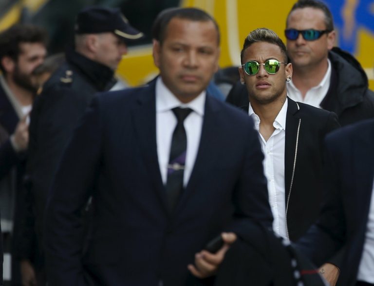 TRF multa Neymar, seus pais e empresas em R$ 3,8 milhões por “má-fé”