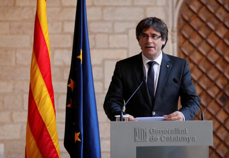 Líder catalão ‘não fugiu de Barcelona’, mas não descarta asilo, diz advogado