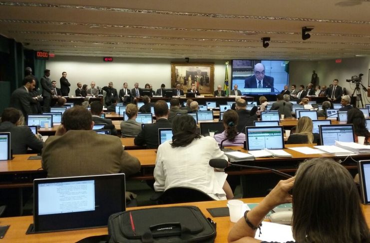 O plenário da CCJ, durante leitura do relatório do deputado Bonifácio de Andrada (PSDB-MG) (Foto: Fernanda Calgaro/G1)