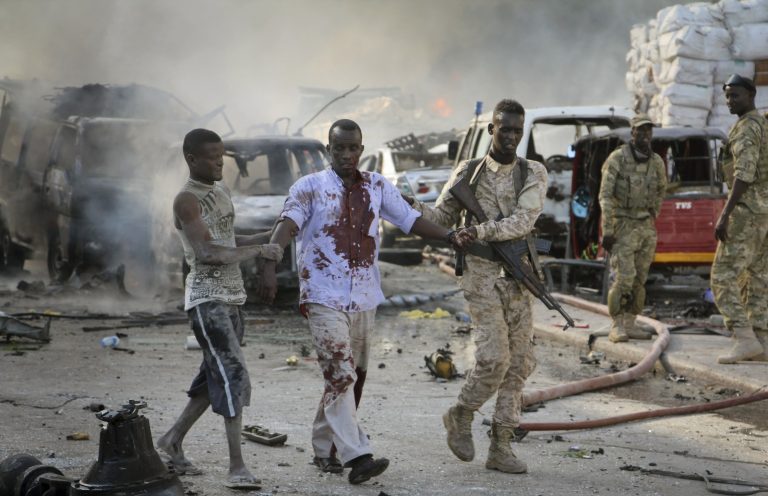 Sobe para 276 número de mortos em atentado com caminhões-bomba na Somália