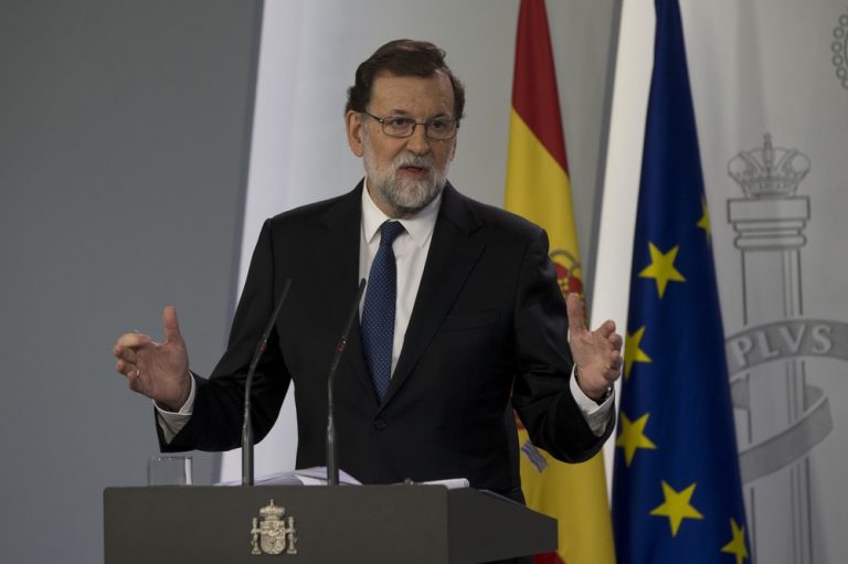 Governo espanhol decide assumir controle da Catalunha e anuncia eleições regionais em seis meses