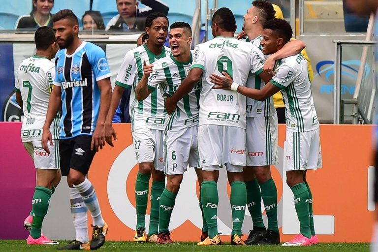 Na caça ao líder Corinthians, Palmeiras lidera returno, mas Bota pode passá-lo