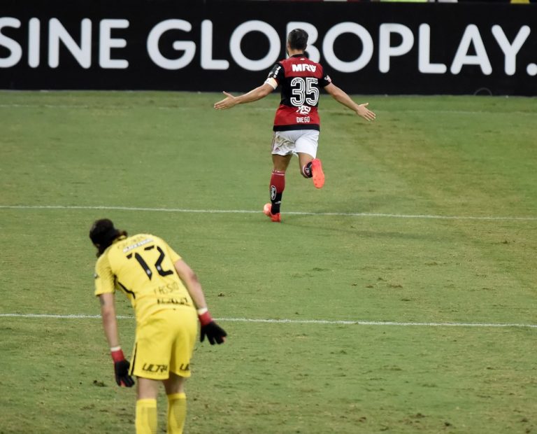 Flamengo goleia Olímpia em Brasília e vai à semifinal da Libertadores