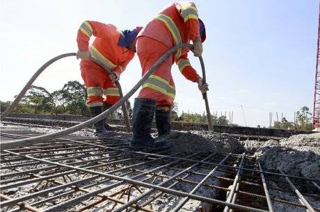 Investimento público cai em 2017 e voltará ao nível dos anos 1990, diz estudo do Senado