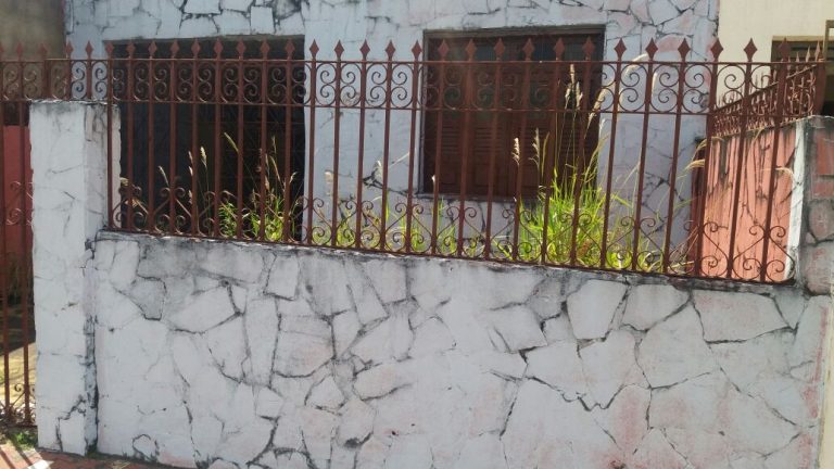 Casa abandonada no Bairro Libório é motivo de preocupação para vizinhança