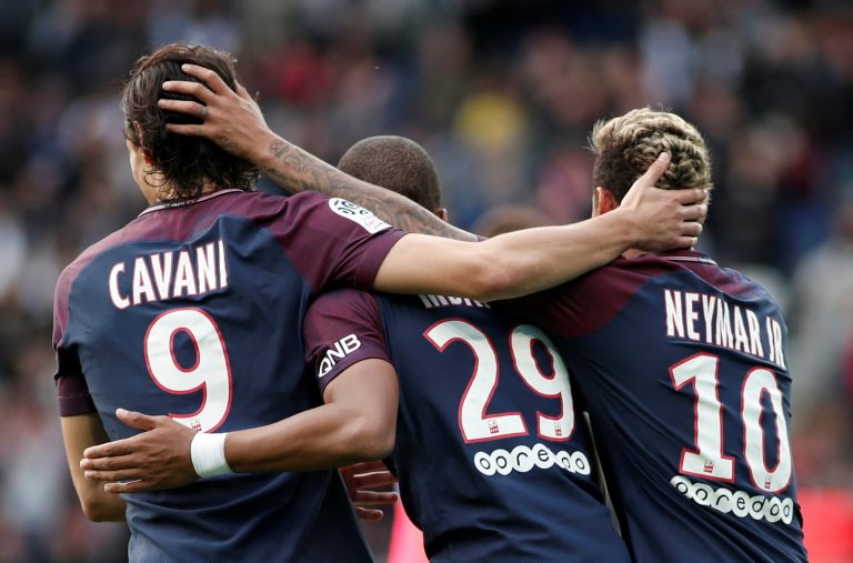 Com salto de Neymar, trio MCN do PSG supera início do MSN no Barça