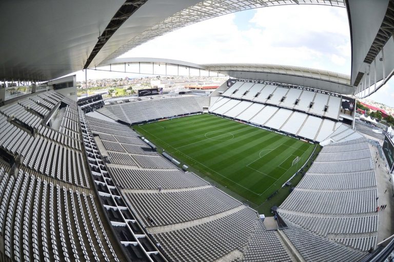 Sem pagar desde 2016, Corinthians sela acordo e retoma financiamento da Arena