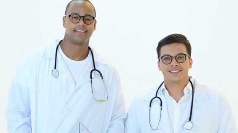 Léo Santana e Wesley Safadão se vestem de médico para nova parceria
