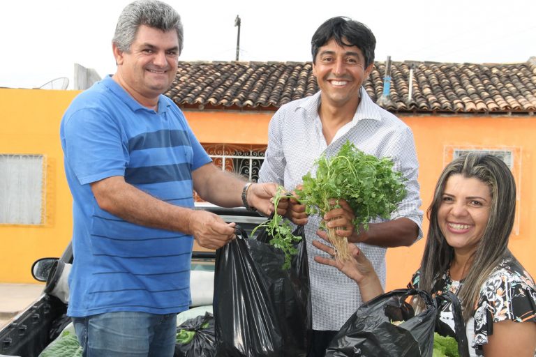 Dois projetos assessorados e viabilizados pela irrigação da Cohidro estão fornecendo alimentos a populações carentes de Lagarto e Simão Dias