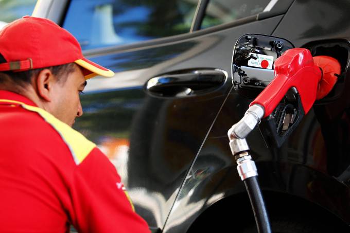 Preço médio da gasolina sobe pela 2ª semana seguida e vai a R$ 4,217, aponta ANP