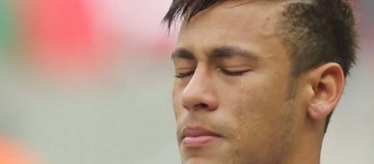 Neymar vai operar e só volta aos campos em maio