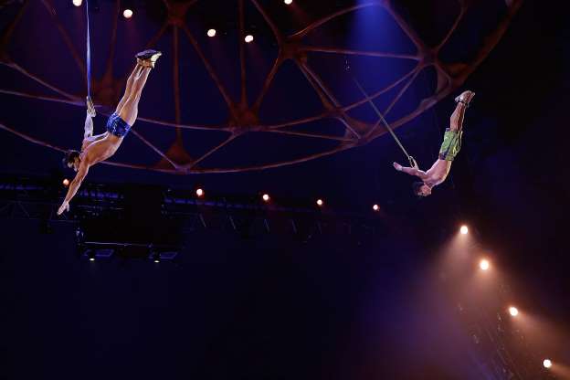 Acrobata do Cirque du Soleil morre durante apresentação