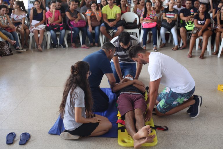 Alunos do ciclo básico do campus participam de treinamento em primeiros socorros