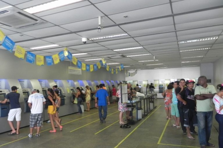Bancos funcionam até a quinta-feira