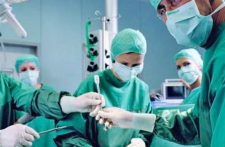 medicos-operando-1000x500