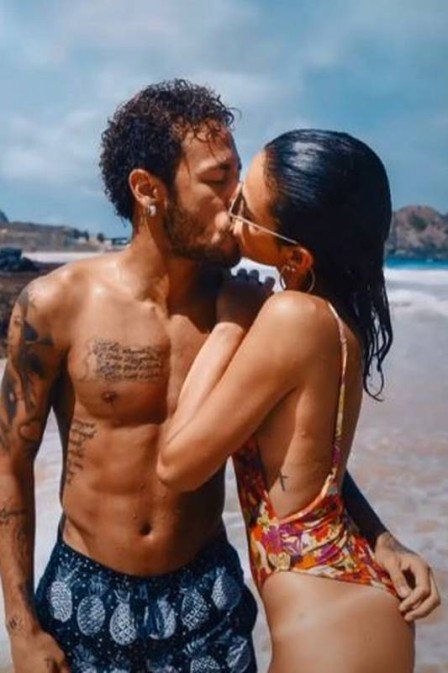 Pai de Neymar torce para que o filho case com Marquezine ainda este ano