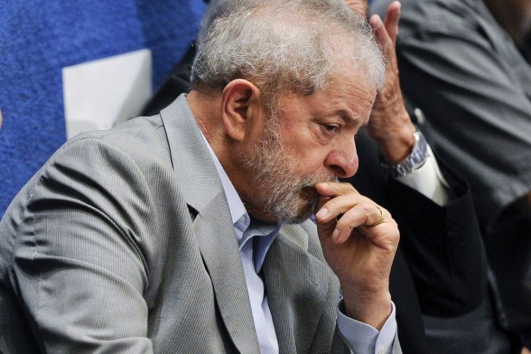STJ reduz pena de Lula de 12 para 8 anos de prisão no caso do triplex