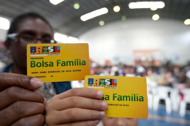 Governo avalia reajuste acima de 3% no Bolsa Família
