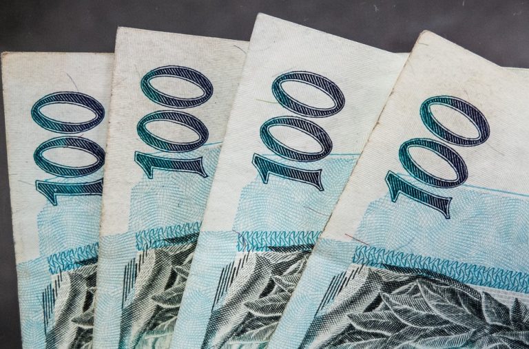Aprovada em comissão, LDO prevê salário mínimo de R$ 1.040 em 2020