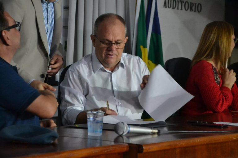 Belivaldo assina carta contrária ao decreto de armas de Bolsonaro
