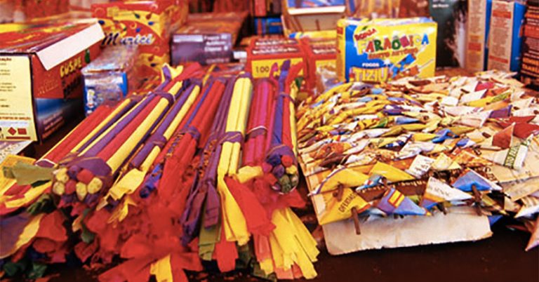 Fogos de artifício estão sendo vendidos ao lado do Ribeirão e no Parque de Exposição em Lagarto