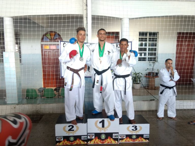 Atletas lagartenses conquistam medalhas durante competição na Taça Aracaju de Karatê