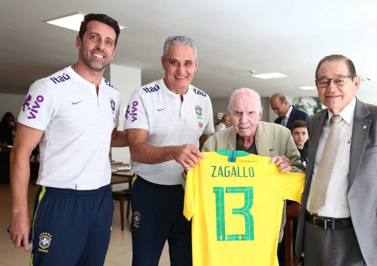 Zagallo conversa com jogadores na Granja: ‘Vamos trazer essa Copa’