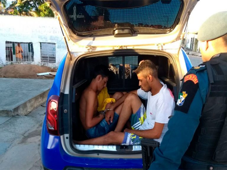 Polícia Militar prende três indivíduos por tráfico de entorpecentes no Bairro Ademar de Carvalho