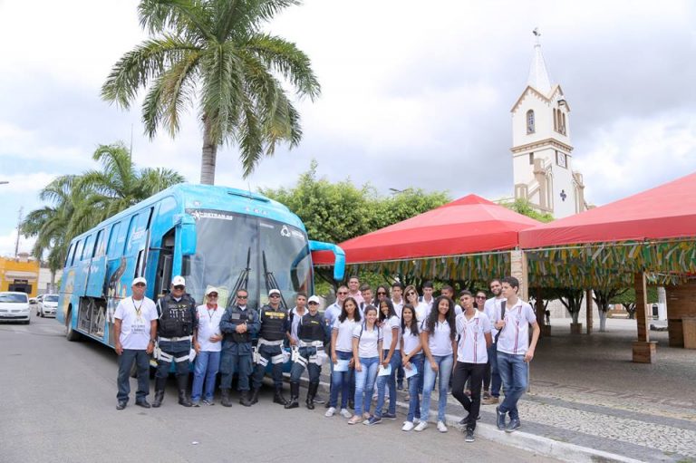 Prefeitura e Detran/SE promovem atividades dentre da campanha Maio Amarelo em Simão Dias