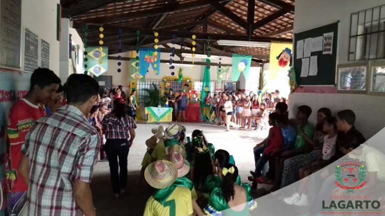 Escola Manoel de Paula festeja o São João com quadrilhas, exposição e musical